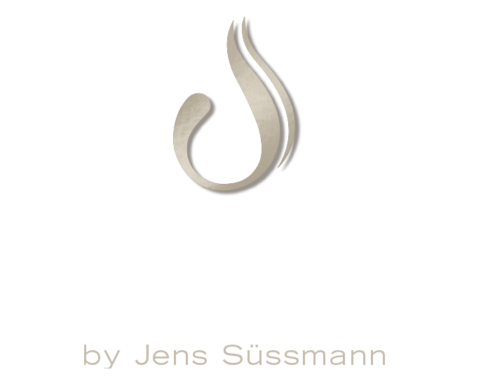 Logo der CityApotheke SternApotheke von Jens Süssmann. Das Design zeigt ein stilisiertes tropfenähnliches Symbol über dem Text mit klarer, moderner Typografie. Der Text enthält „CityApotheke SternApotheke“ und darunter „von Jens Süssmann“ in einer kleineren Schriftart.
