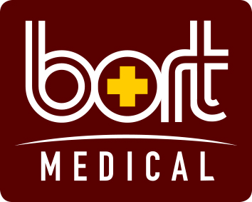 Das Logo von Bort Medical zeigt den Markennamen „bort“ in stilisierter weißer Schrift mit einem gelben Kreuz im Buchstaben „o“. Darunter steht das Wort „MEDICAL“ in Großbuchstaben in weißer Schrift. Der Hintergrund ist kastanienbraun.