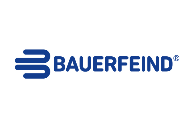 Das Bild zeigt das Bauerfeind-Logo mit dem Markennamen „BAUERFEIND“ in blauen Großbuchstaben und einem stilisierten „B“ aus drei horizontalen Linien, ebenfalls in Blau, auf der linken Seite. Das Logo steht auf einem weißen Hintergrund.