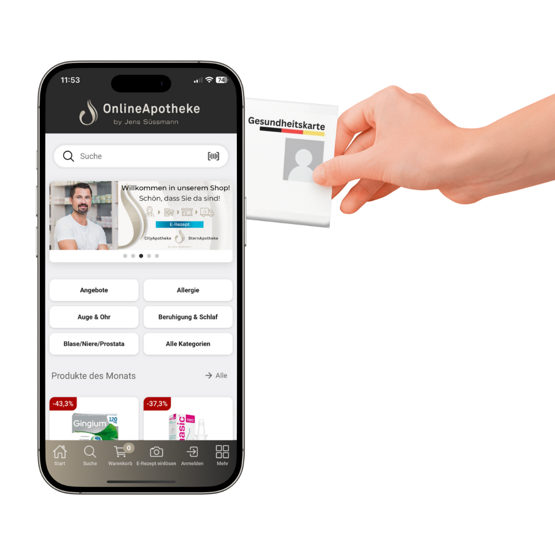 Smartphone mit Onlineapotheke Süssmann auf dem Bildschirm. Eine Frauenhand hält eine Gesundheitskarte zum Einlösen des E-Rezepts an das Handy