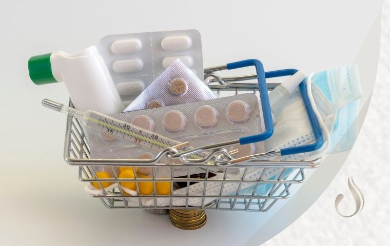 Einkaufskorb mit Arzneimittel zum Thema Medikamente bestellen im Onlineshop